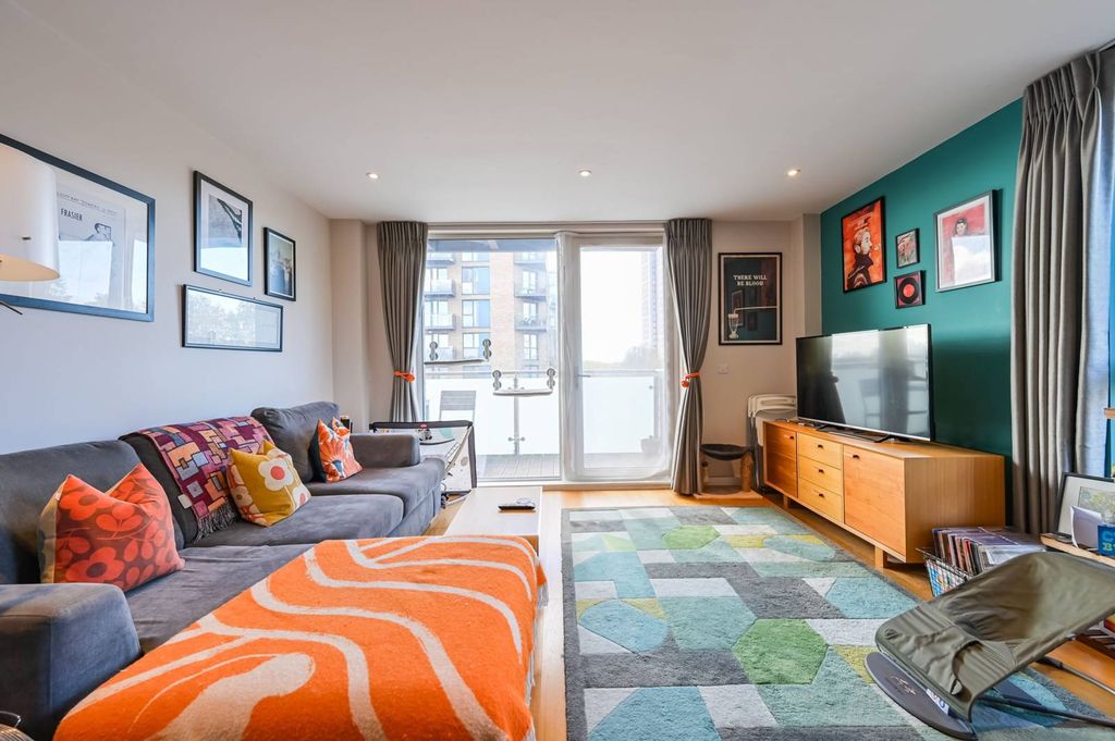 Property photo 2 of 18