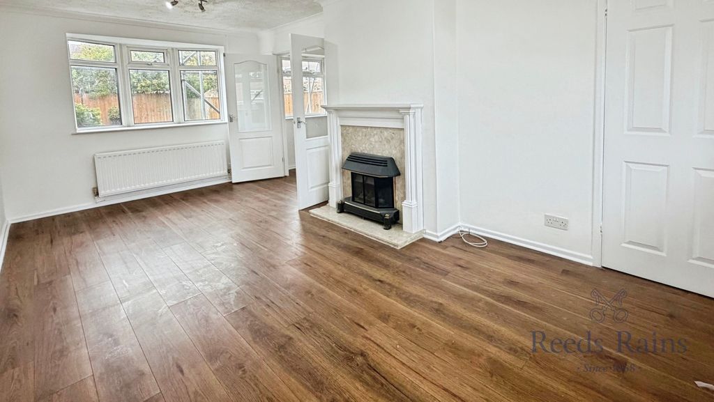 Property photo 3 of 10 Pbox-Img.Jpg