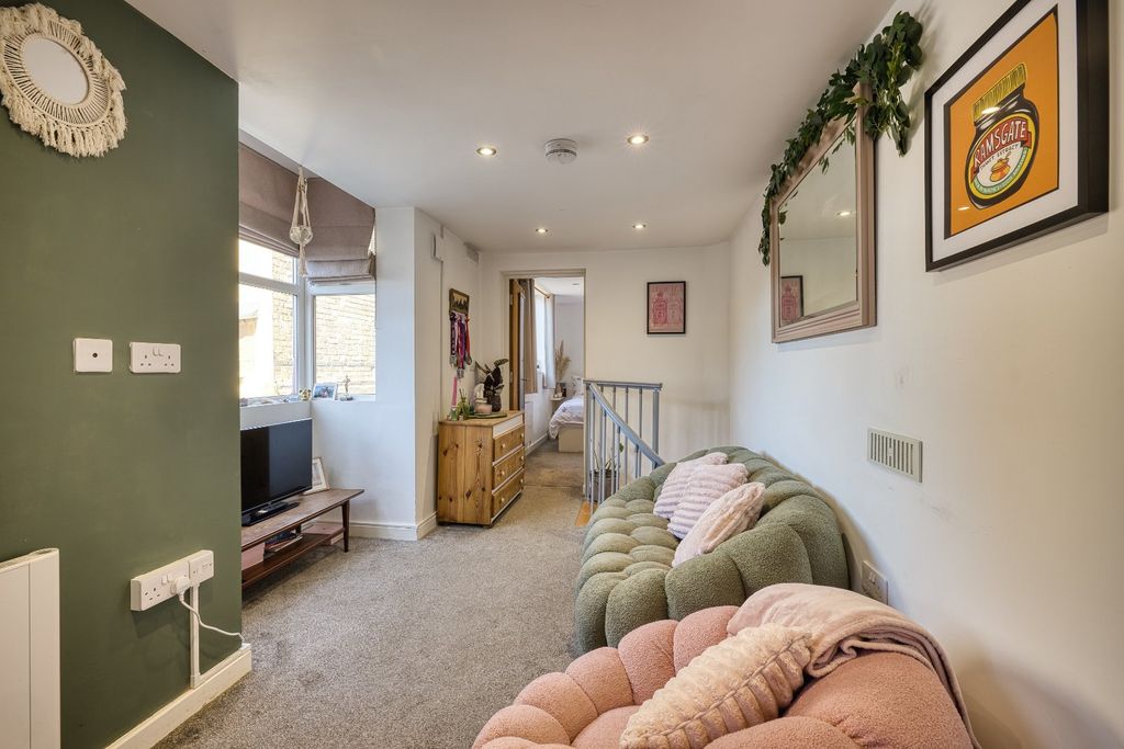 Property photo 2 of 13 Picture 2