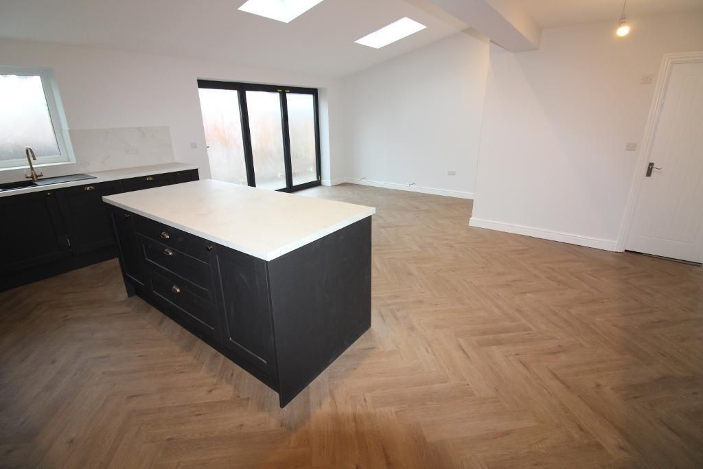 Property photo 3 of 8 Kitchen / Diner