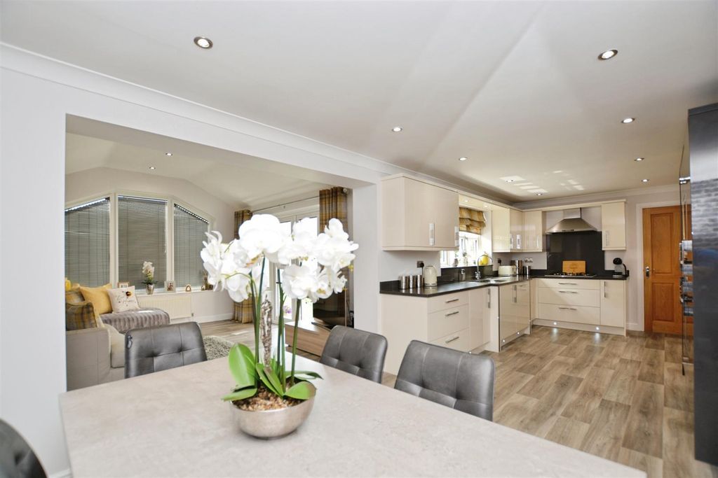 Property photo 2 of 48 Kitchen/Diner