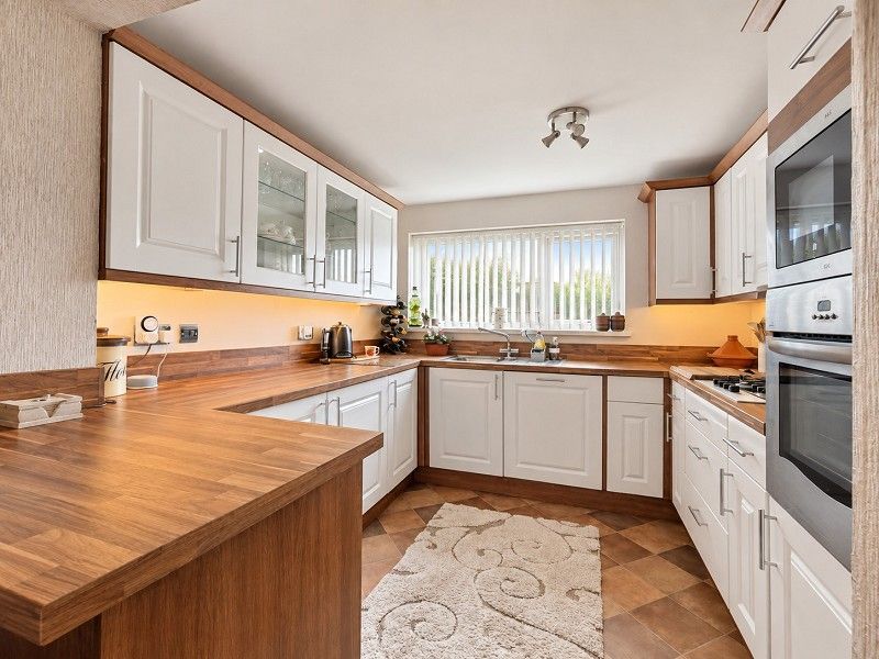 Property photo 3 of 32 Kitchen