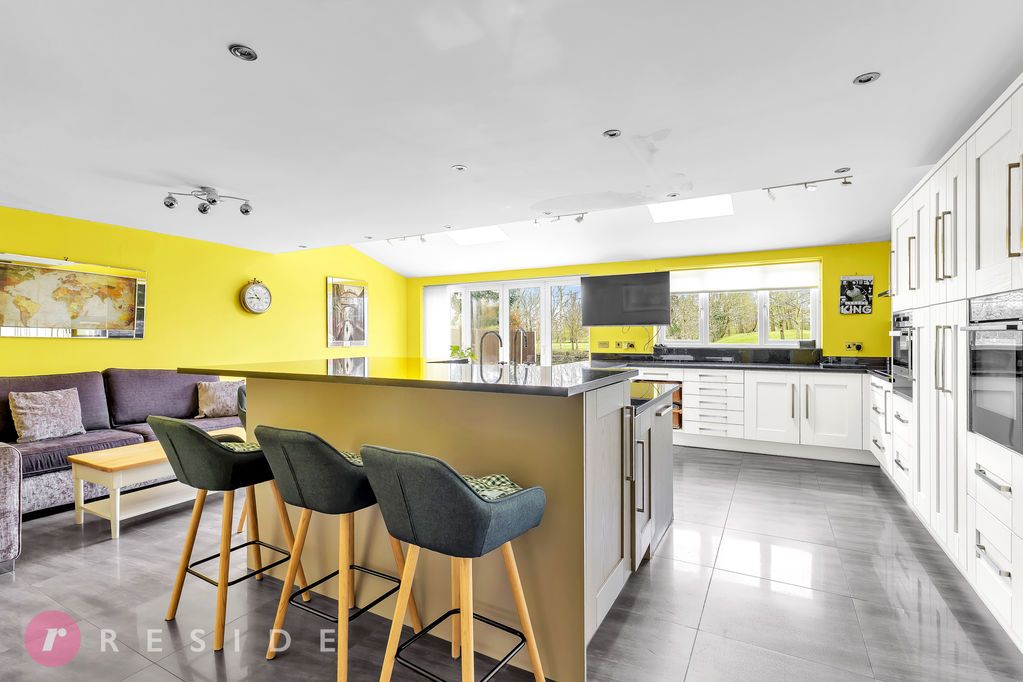 Property photo 2 of 27 Breakfast Kitchen