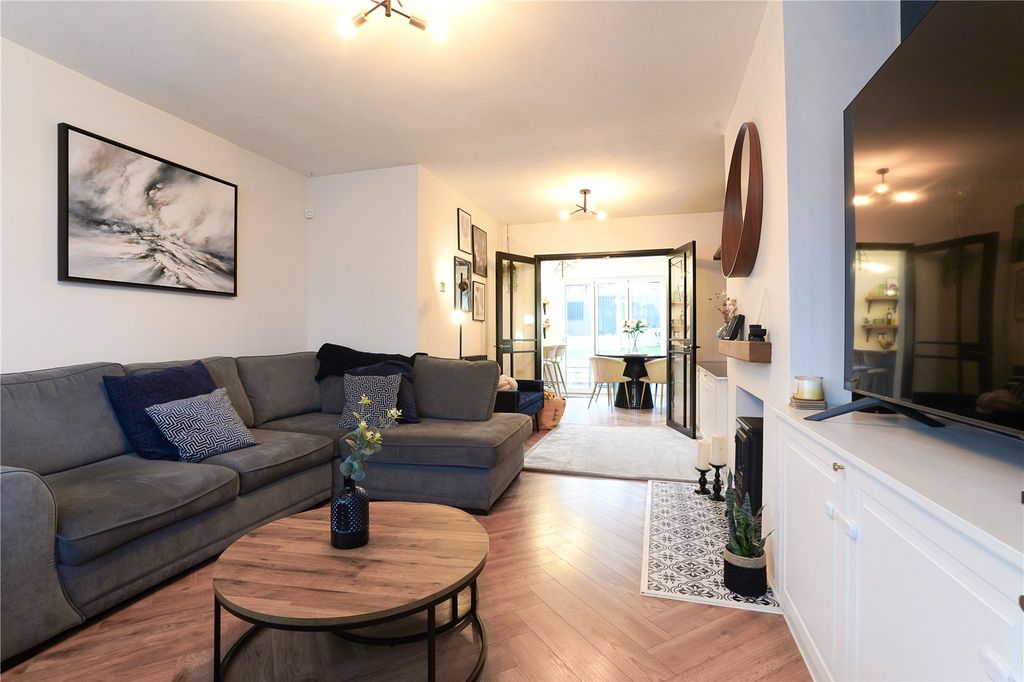 Property photo 3 of 23 Living Room