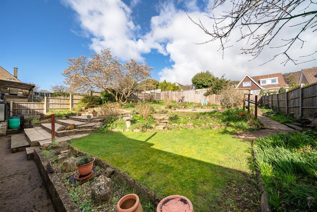 Property photo 3 of 27 Garden