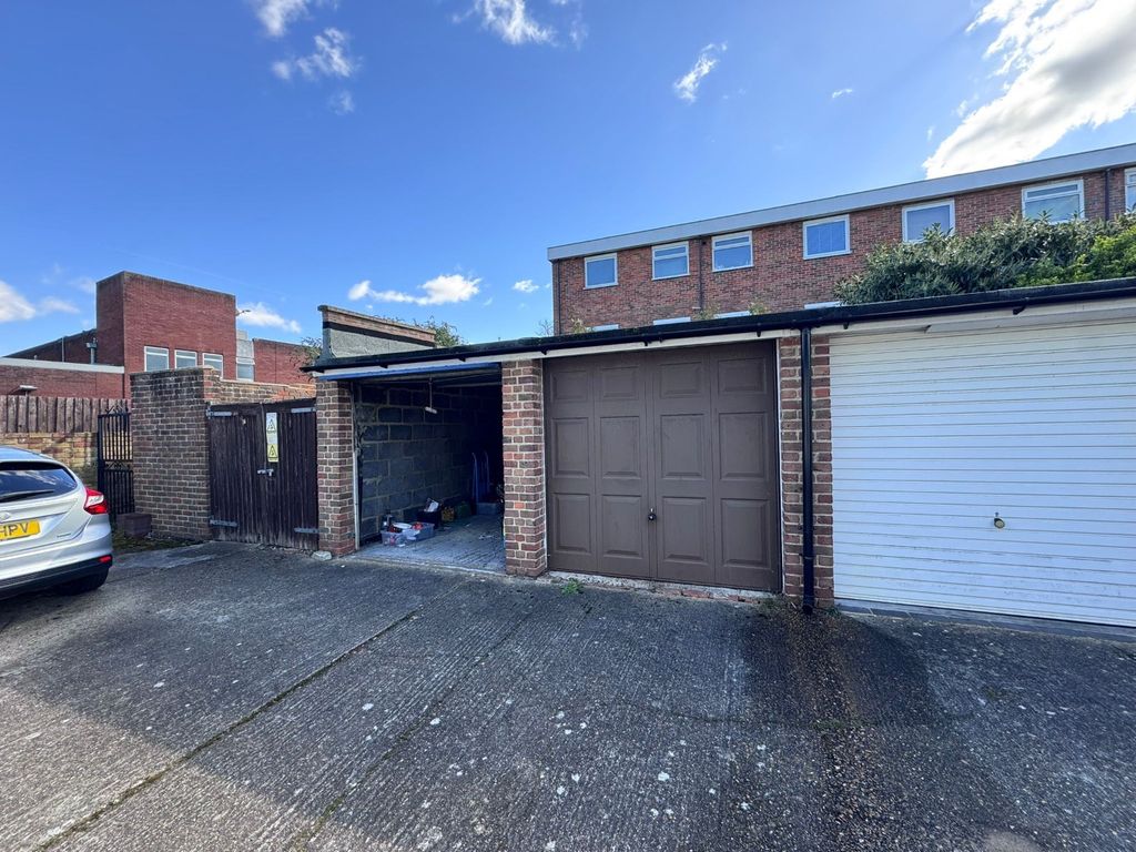 Property photo 2 of 4 5027912