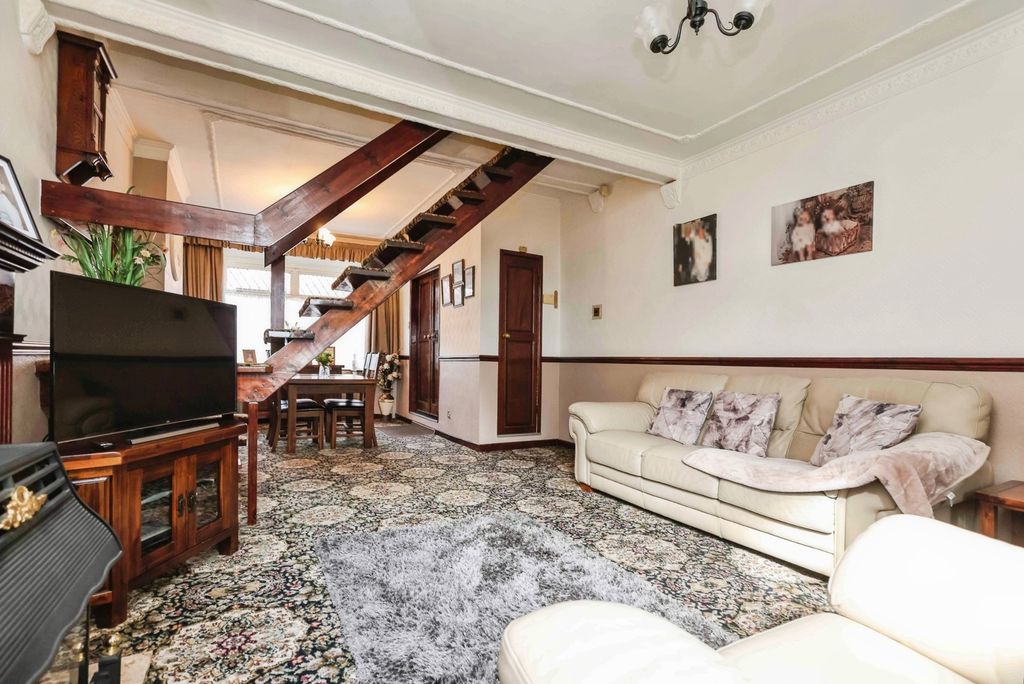 Property photo 2 of 16 Pbox-Img.Jpg