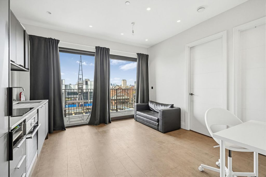 Property photo 2 of 11