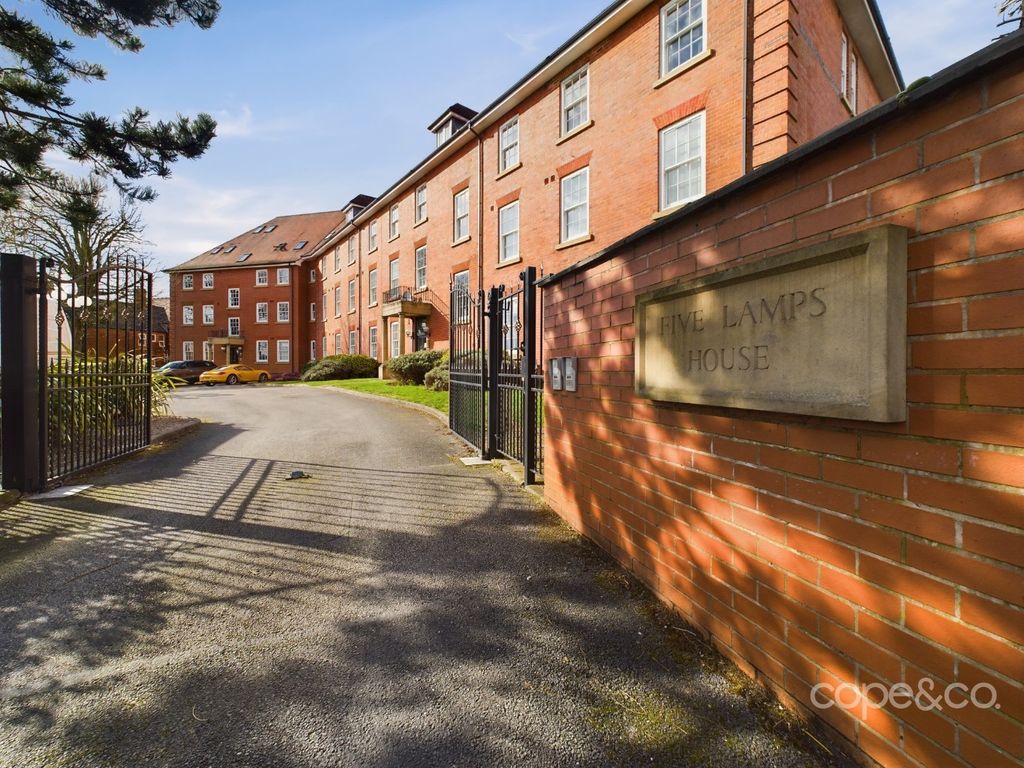 Property photo 1 of 12 2059902