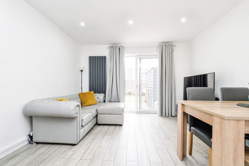 Property photo 3 of 16 Photo