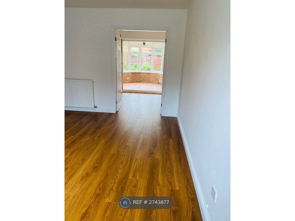 Property photo 3 of 11 Lounge