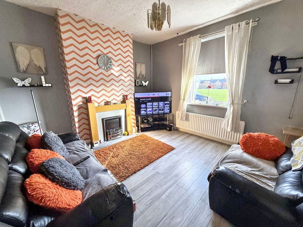 Property photo 2 of 8