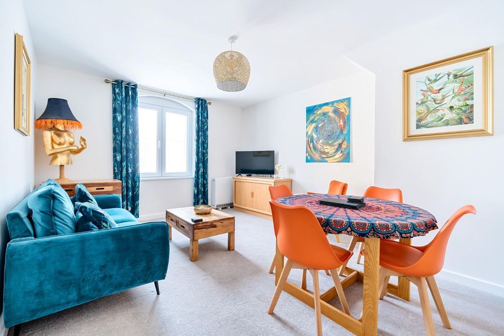 Property photo 1 of 25 Lounge Diner