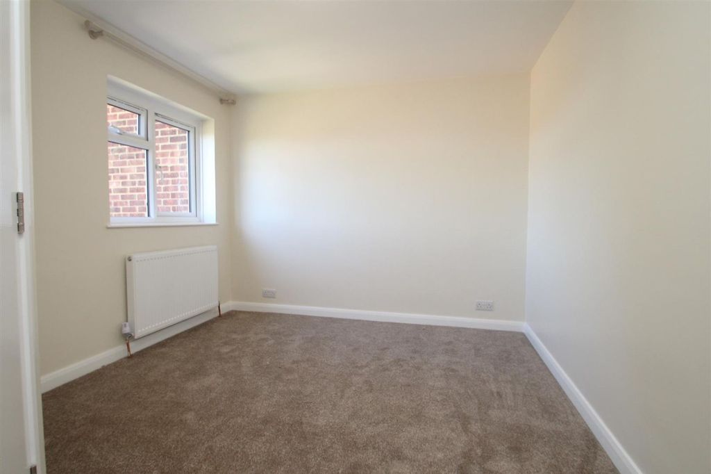 Property photo 3 of 5 129 CL Rm 2.Jpg