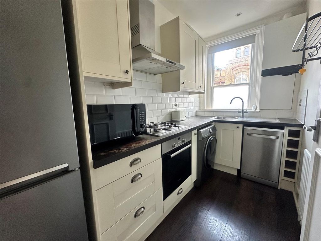 Property photo 3 of 9 Warriner Gdns, Kitchen, Eh.Jpg