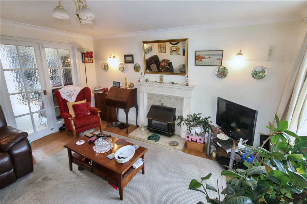 Property photo 2 of 24 Lounge