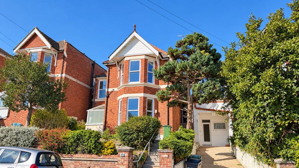 Property photo 1 of 33