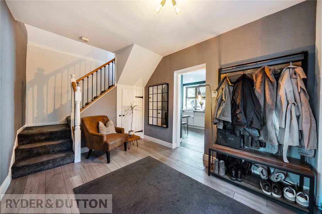 Property photo 2 of 20 Entrance Hall