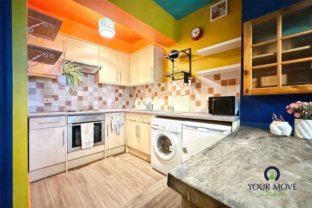 Property photo 3 of 13 Kitchen