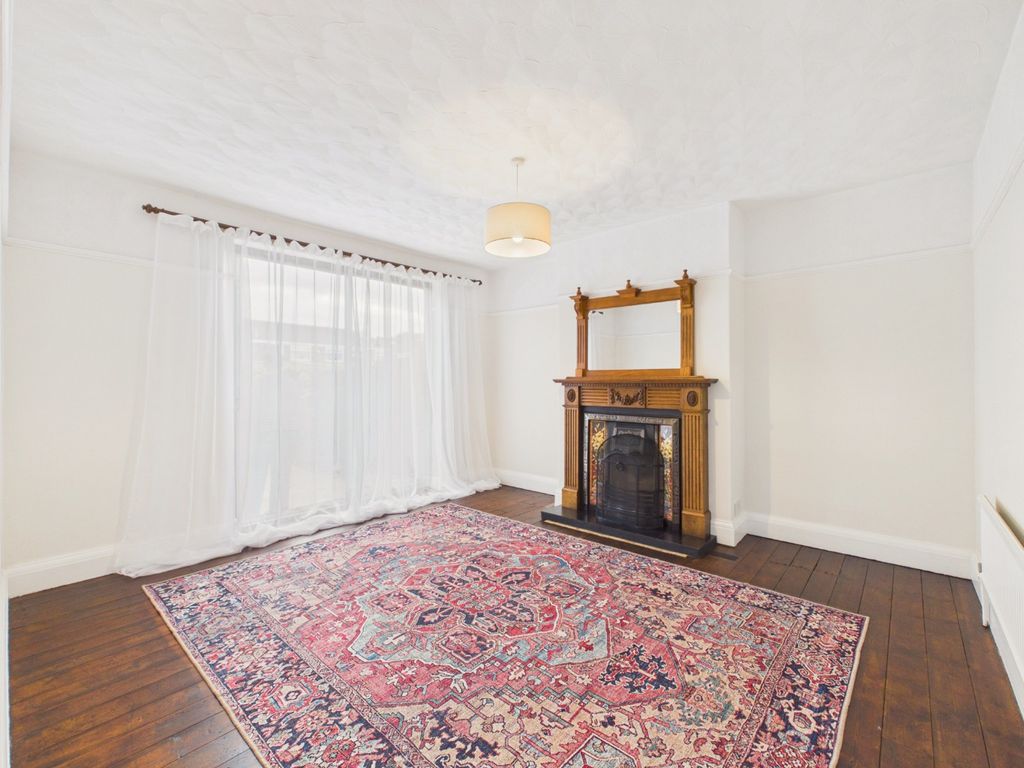 Property photo 3 of 16 5677036