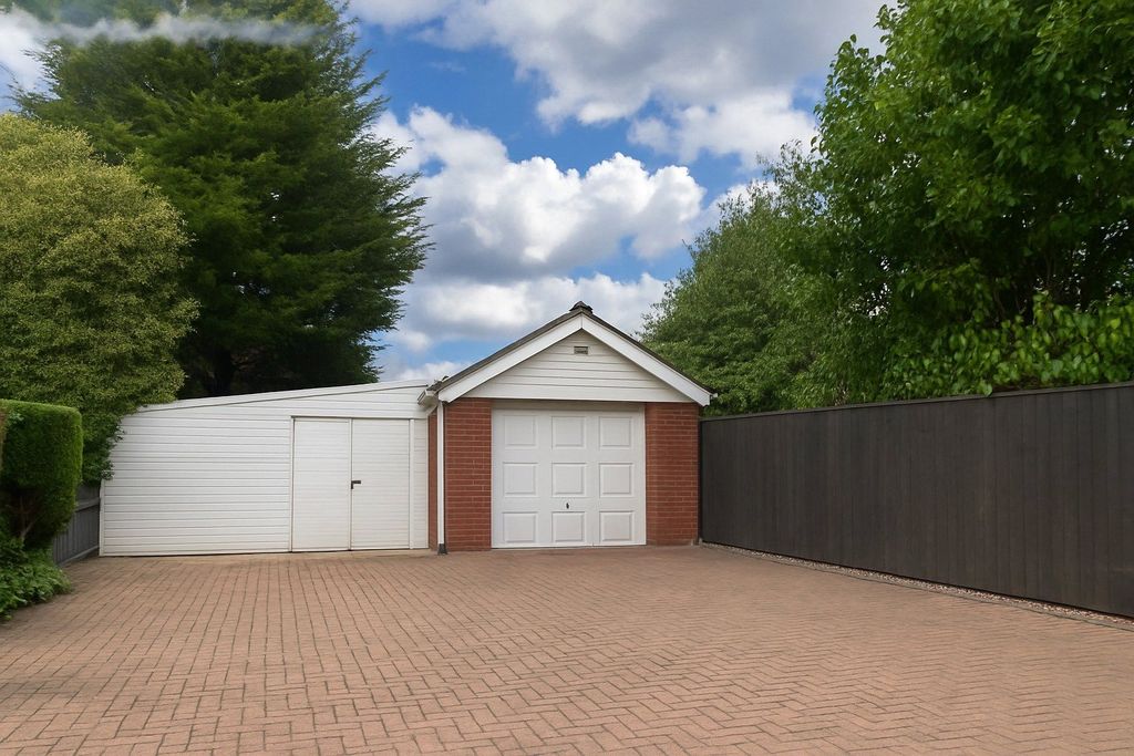 Property photo 3 of 21 External
