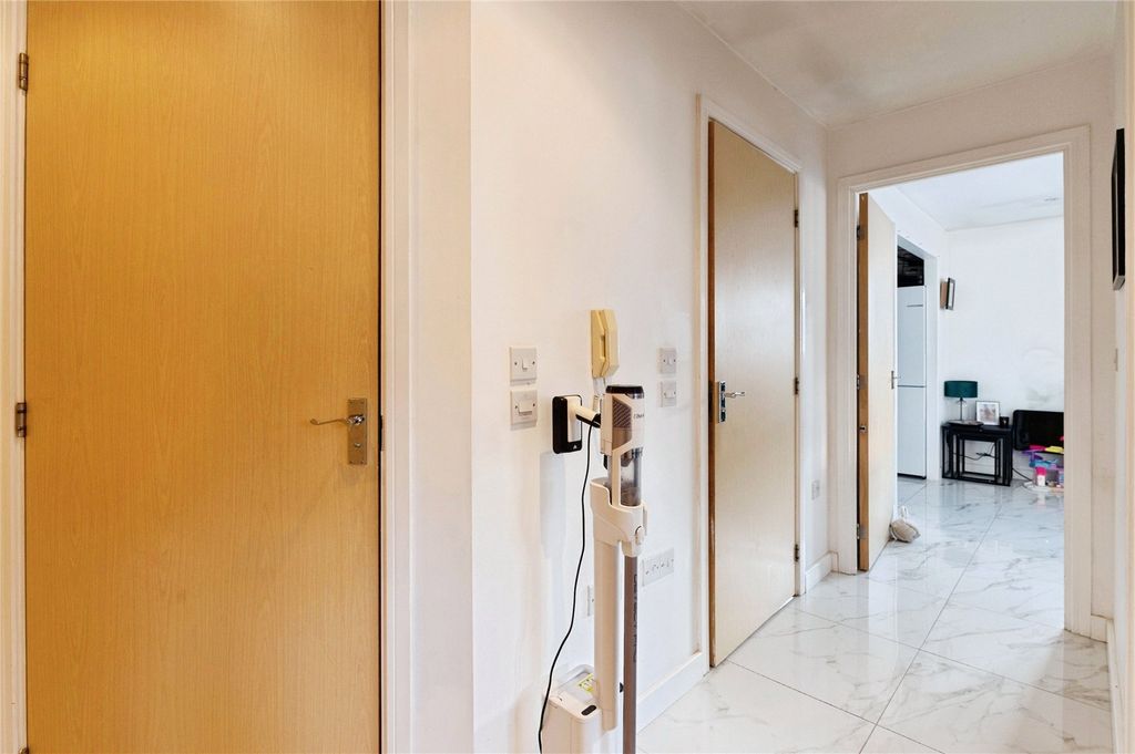 Property photo 3 of 13 Entrance Hallway