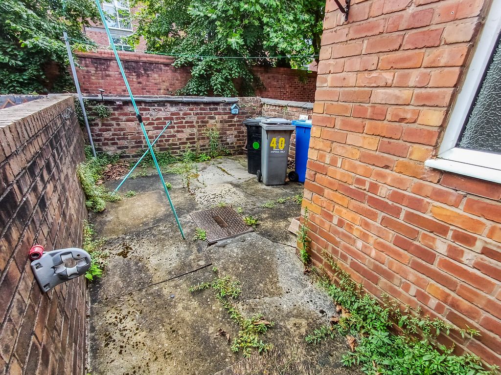 Property photo 1 of 4 40 Harley Road, Sale, Greater Manchester, M33 7Fp