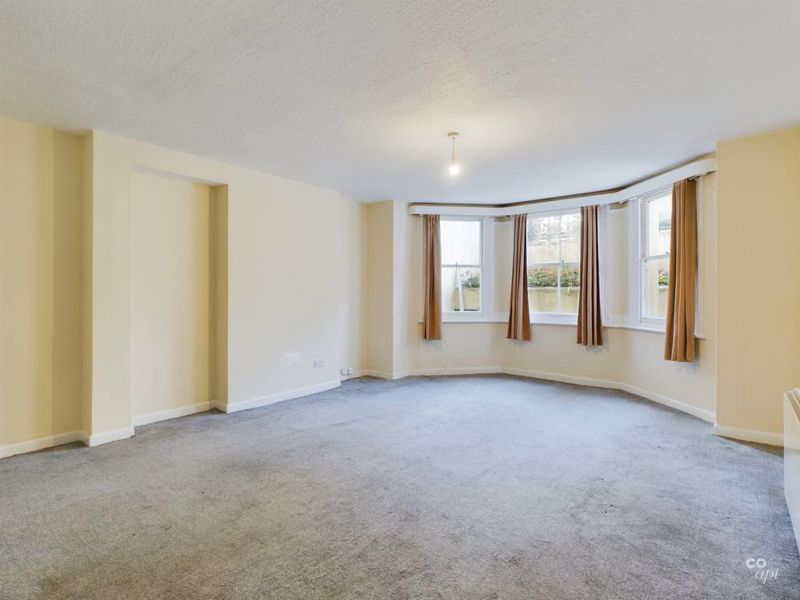 Property photo 1 of 11 Photo 9