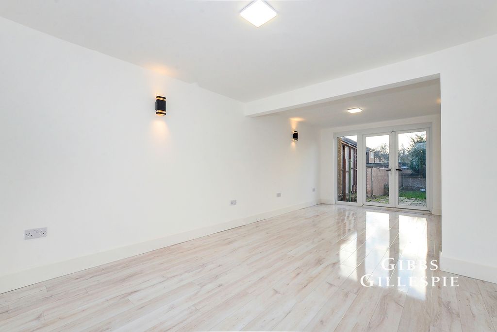 Property photo 2 of 10 Photo