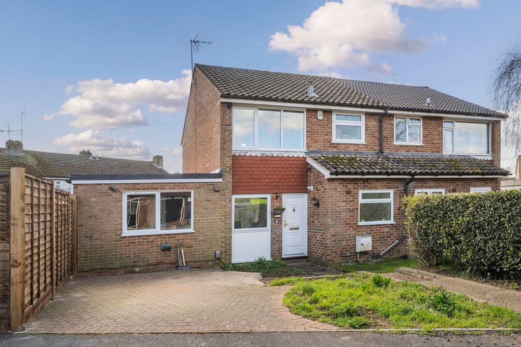 Property photo 1 of 14 Foxley Close