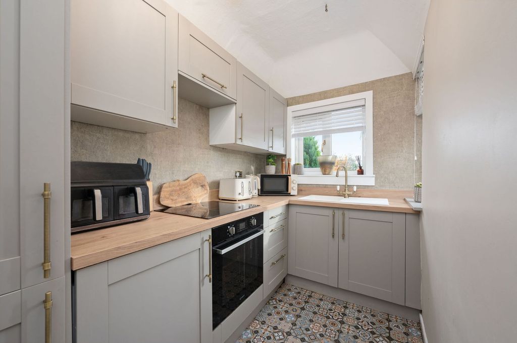 Property photo 3 of 26