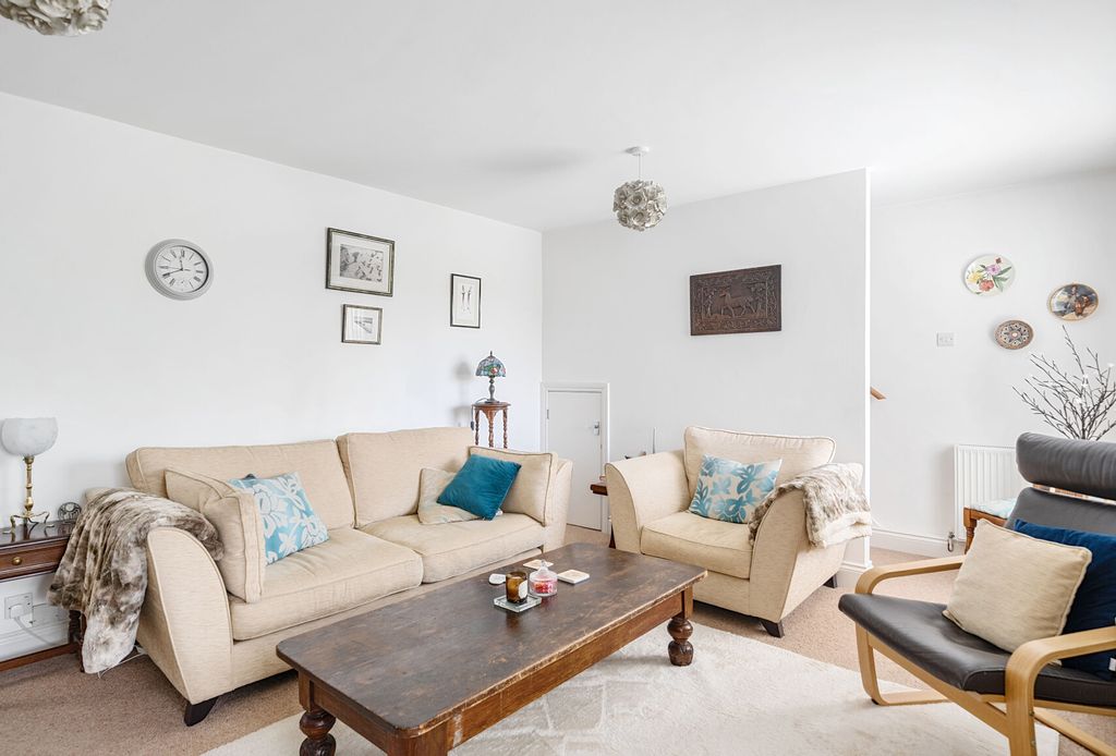Property photo 3 of 19 1319002-16-6867ee...