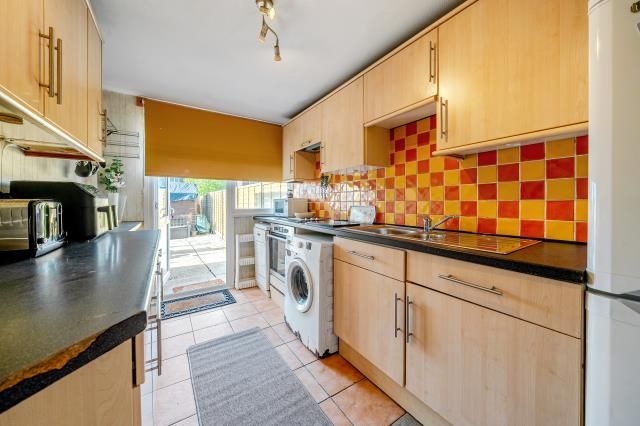 Property photo 3 of 18 Kitchen