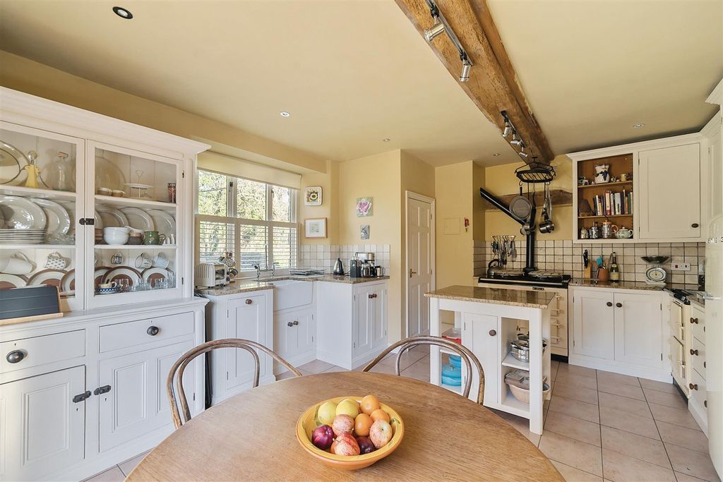 Property photo 3 of 25 Kitchen