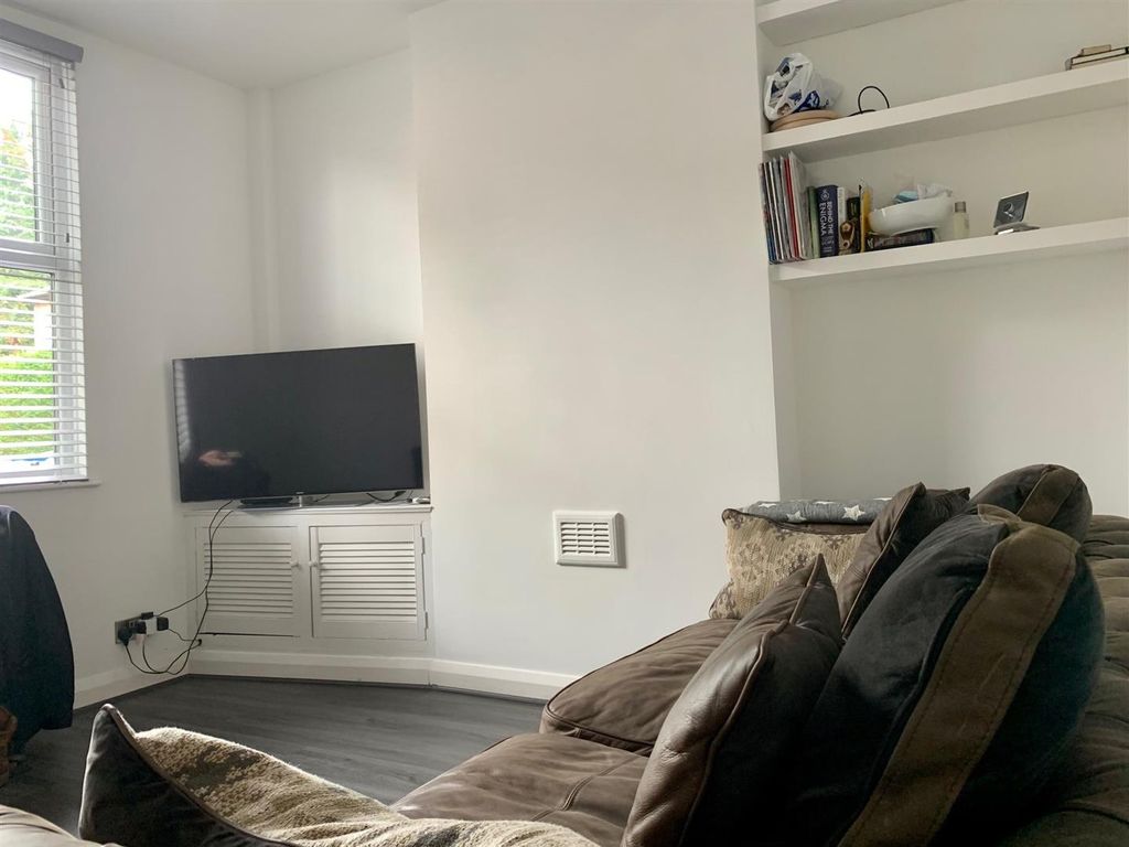 Property photo 3 of 12