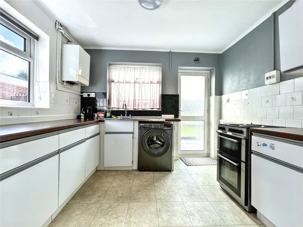 Property photo 2 of 14 Picture No. 11