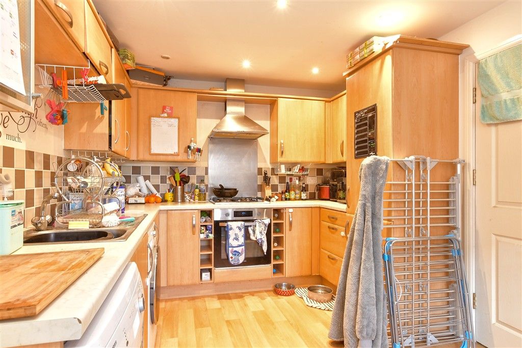 Property photo 3 of 11 Kitchen