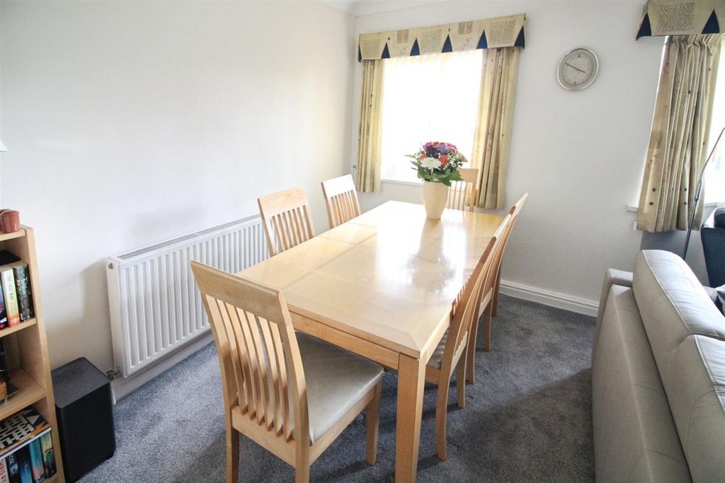 Property photo 3 of 14 Dining Area