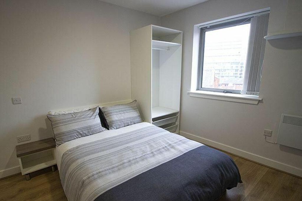 Property photo 2 of 4 This Inviting Double Bedroom Features A Comfortabl...