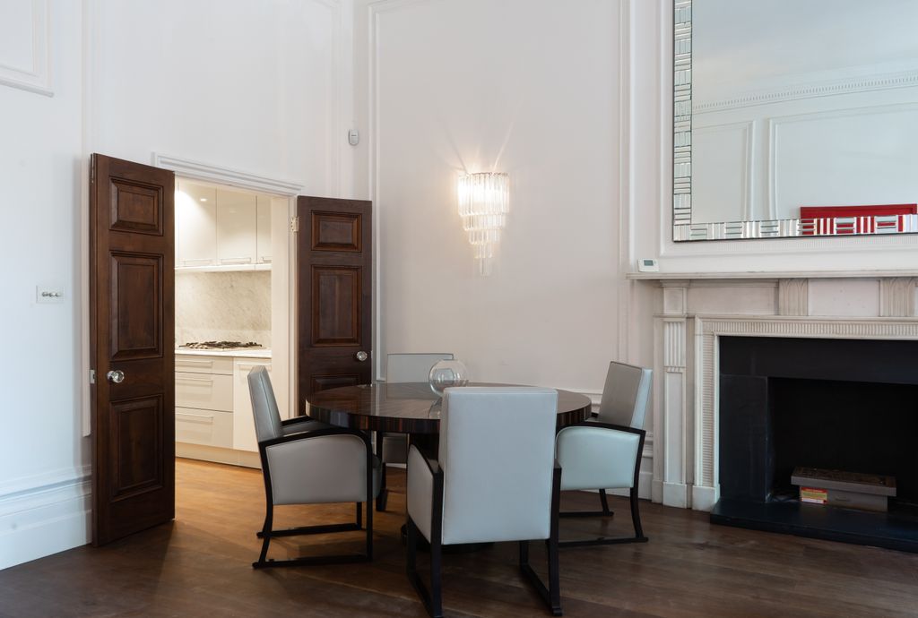 Property photo 3 of 17 Dining Area