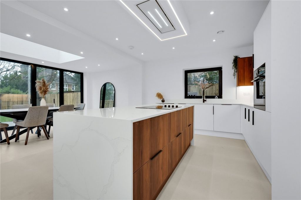 Property photo 2 of 14 Picture No. 08