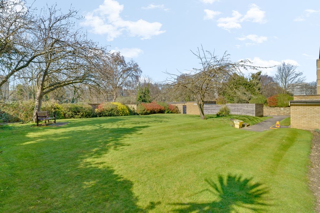 Property photo 1 of 18 Photo 8