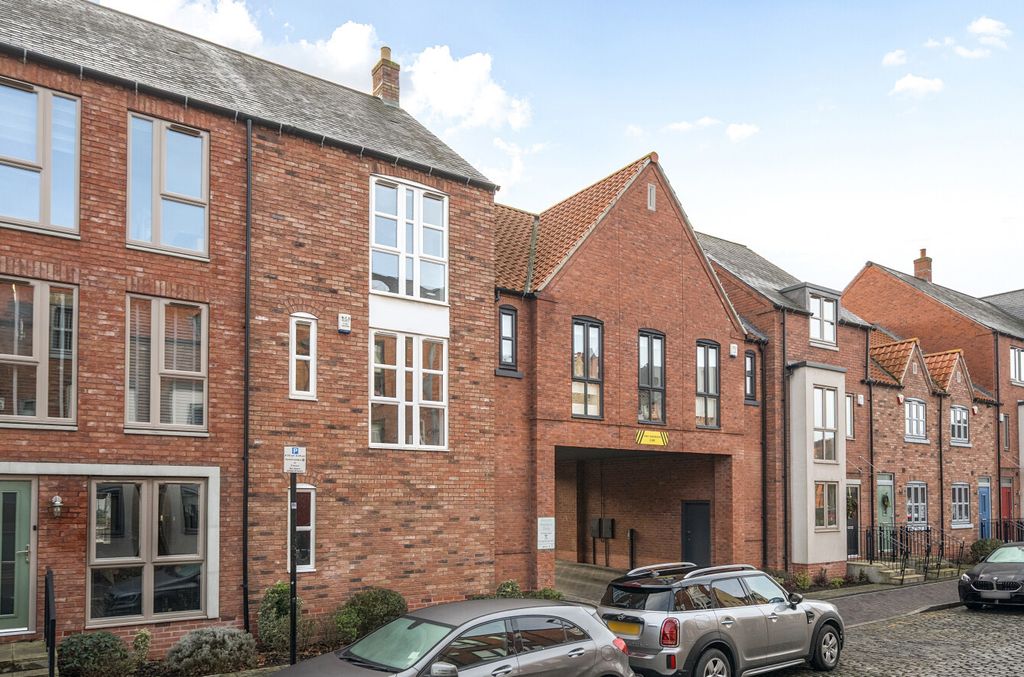 Property photo 1 of 19 1394148-18-695F98...