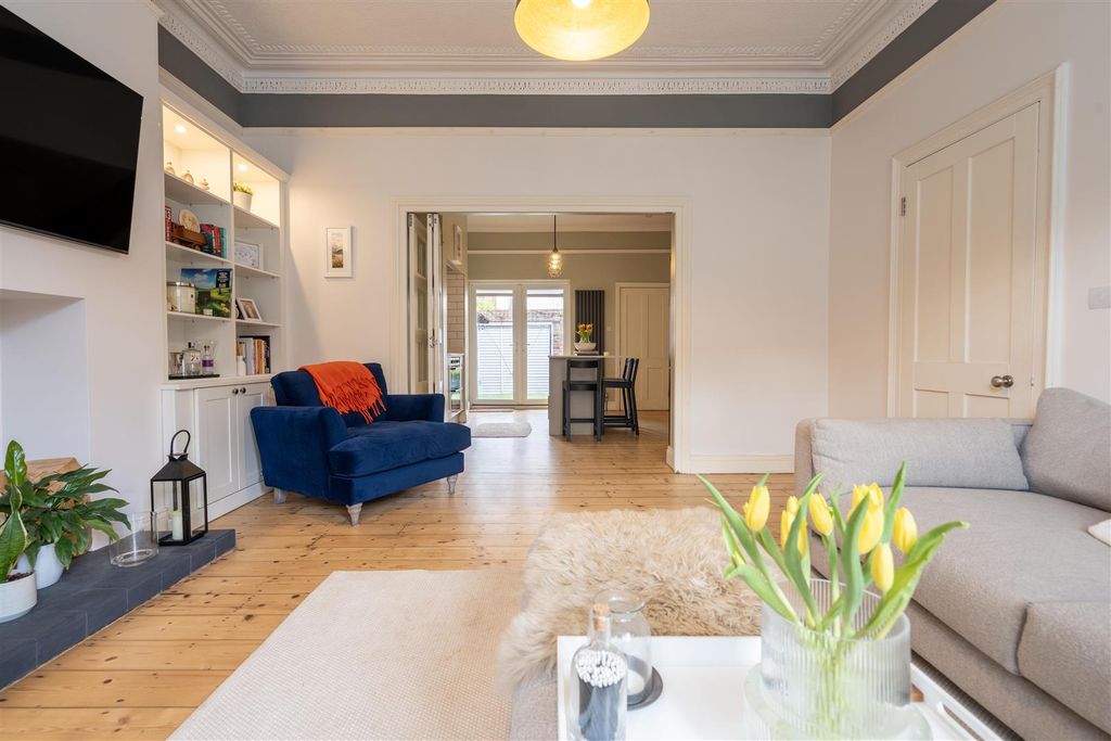 Property photo 3 of 10 Living Room