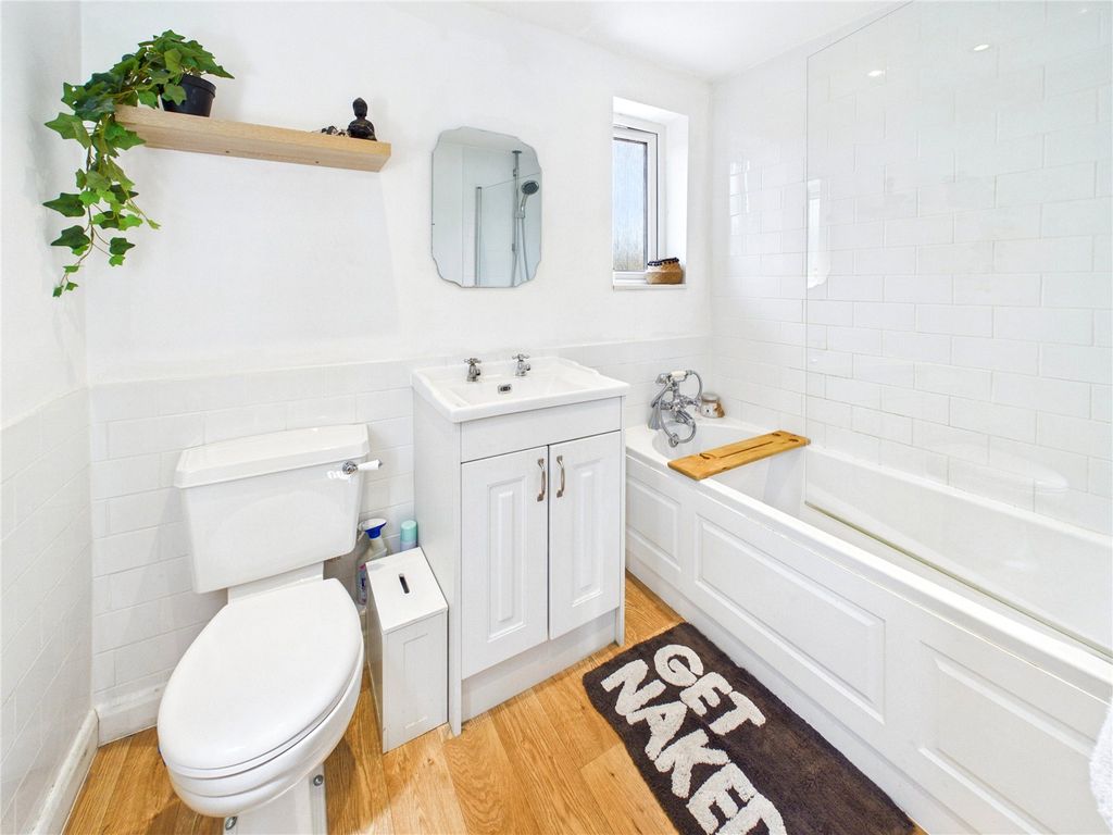 Property photo 3 of 17 Bathroom