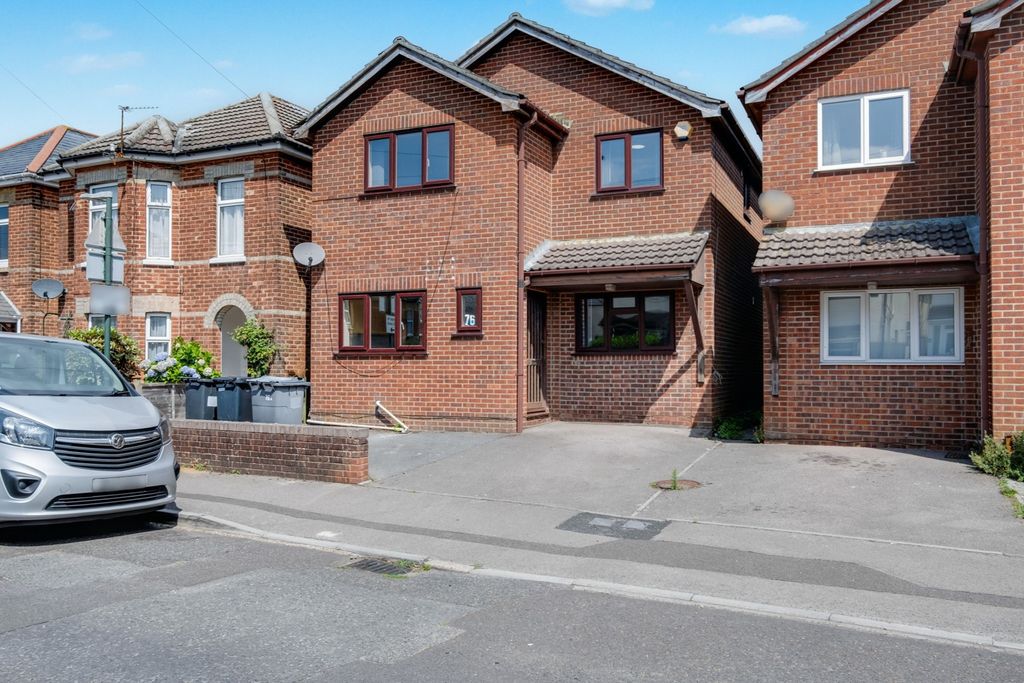 Property photo 1 of 16 76 Cardigan Road, Bournemouth Bh9 1Bg