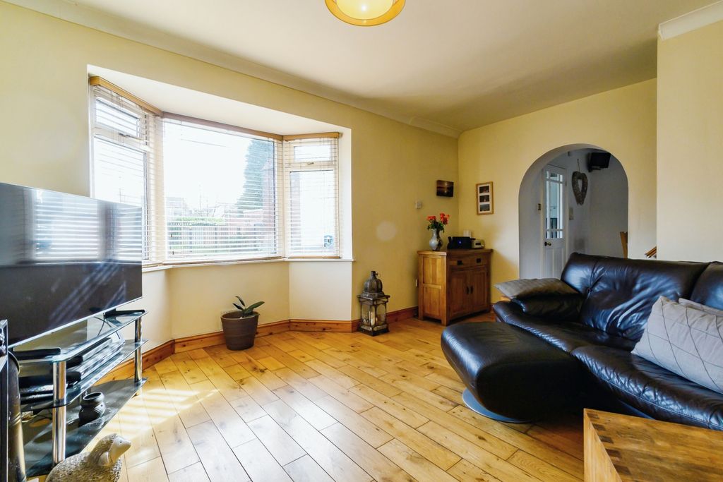 Property photo 3 of 17 Living Room