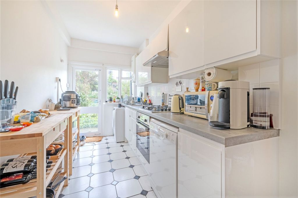 Property photo 3 of 17 Picture No. 27