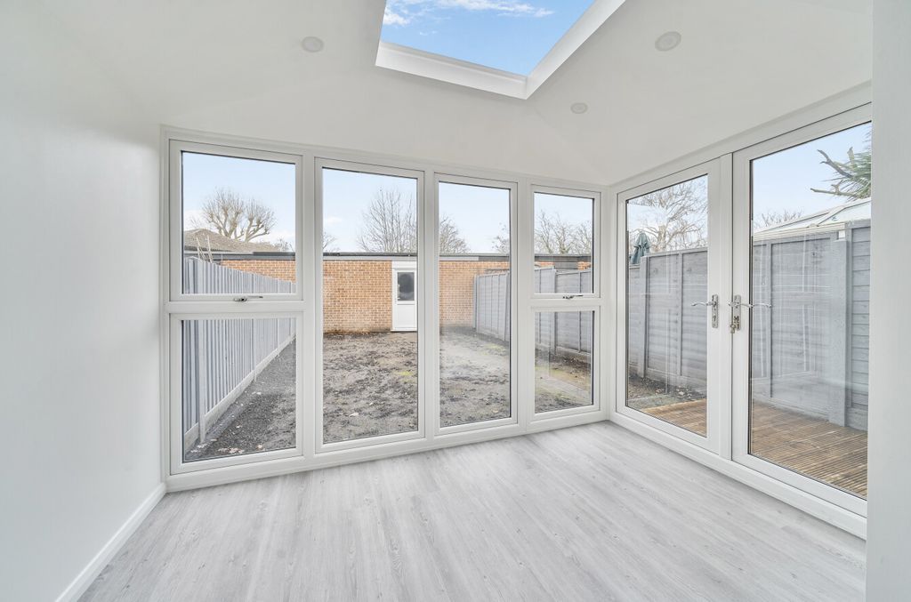 Property photo 3 of 24 1403412-18-697B87...