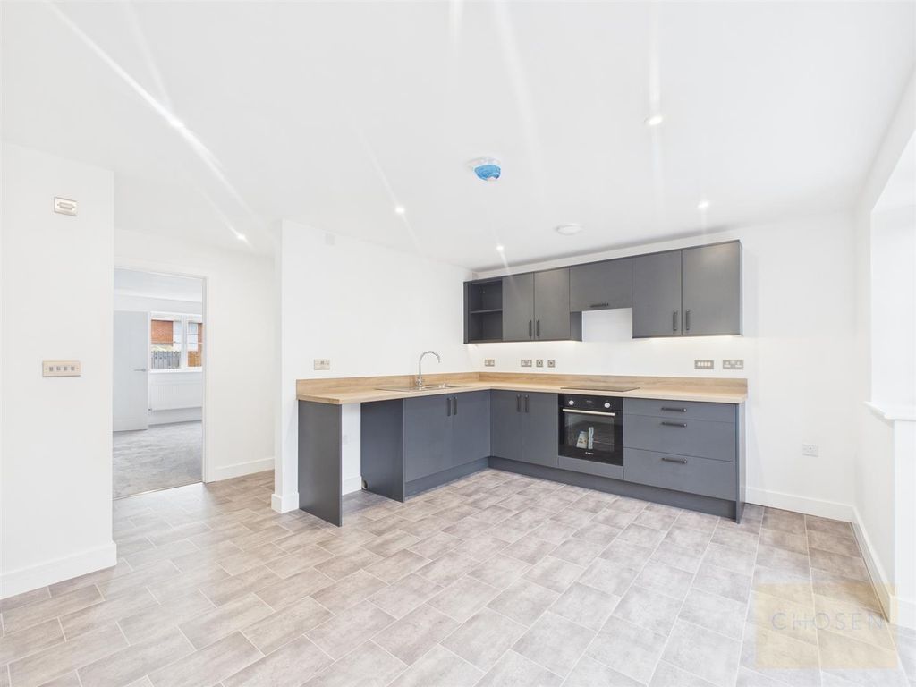 Property photo 3 of 10 Cam01118G0-Pr0440-Still022.Jpg